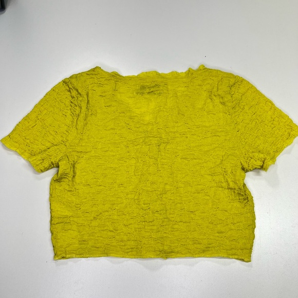 Urban Outfitters Yellow Button Front Cropped Ruffled Stretch Shirt Size Medium - Picture 3 of 11